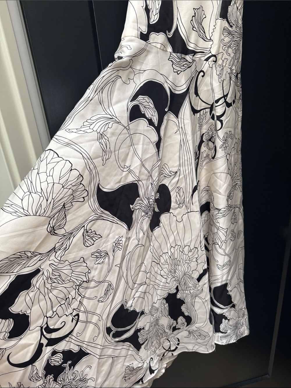 Cute Maggie, London halter silk dress - Picture 3 of 5